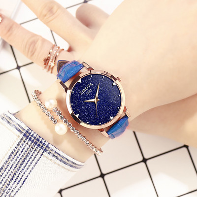 Ρολόι χειρός με στρογγυλή πλάκα και φωτιζόμενα δείκτες