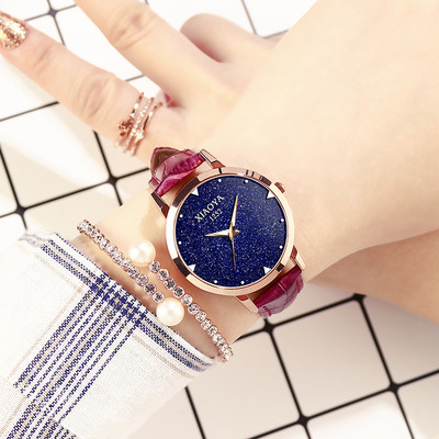 Ρολόι χειρός με στρογγυλή πλάκα και φωτιζόμενα δείκτες