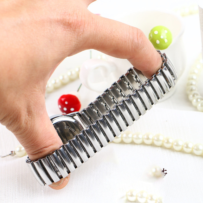 Sat s elastičnim metalnim lančićem - različiti promjeri brojčanika