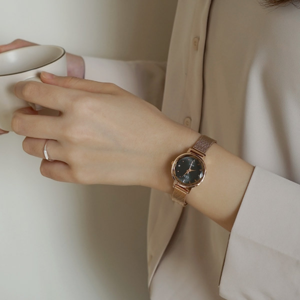 Ceas elegant de dama cu forma rotunda