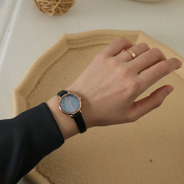 Ceas de mână pentru femei cu curea subțire din piele și cadran rotund