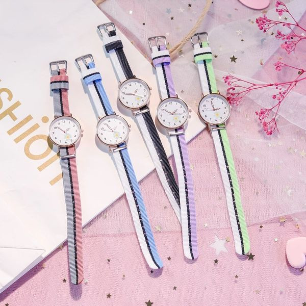 Νέο μοντέλο γυναικείο ρολόι με υφασμάτινο λουράκι και βραχιόλι