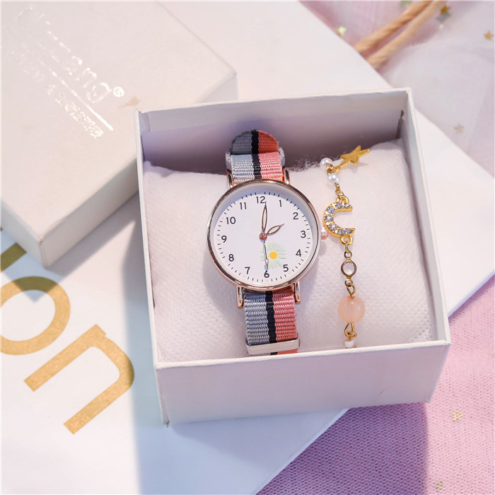Νέο μοντέλο γυναικείο ρολόι με υφασμάτινο λουράκι και βραχιόλι