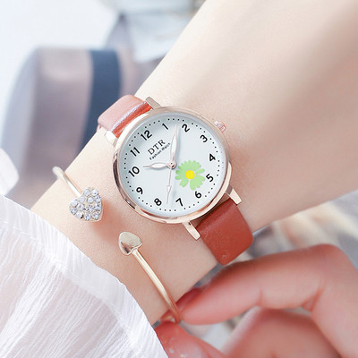 Μοντέρνο γυναικείο ρολόι με χρωματιστό λουράκι