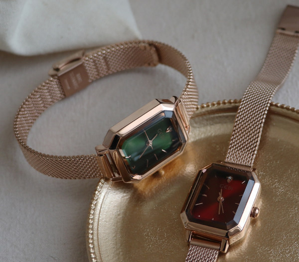 Ceas patrat de dama cu inchizator metalic