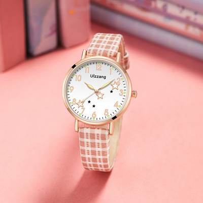 Φωτεινό γυναικείο ρολόι με στρογγυλή θήκη και δερμάτινο λουράκι