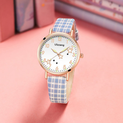 Φωτεινό γυναικείο ρολόι με στρογγυλή θήκη και δερμάτινο λουράκι