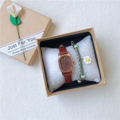 Νέο μοντέλο γυναικείο τετράγωνο ρολόι με δερμάτινο λουράκι