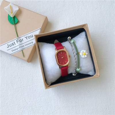 Νέο μοντέλο γυναικείο τετράγωνο ρολόι με δερμάτινο λουράκι