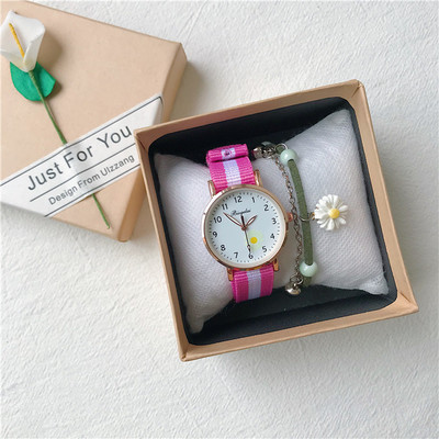 Ρολόι με υφασμάτινο λουράκι και στρογγυλή θήκη