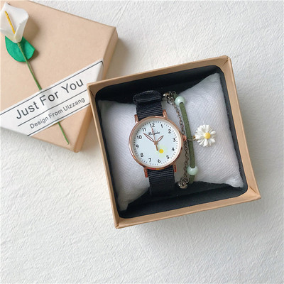 Ρολόι με υφασμάτινο λουράκι και στρογγυλή θήκη