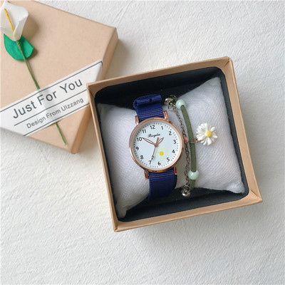 Ρολόι με υφασμάτινο λουράκι και στρογγυλή θήκη