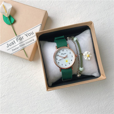 Ρολόι με υφασμάτινο λουράκι και στρογγυλή θήκη