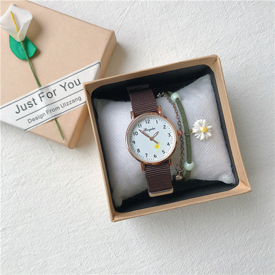 Ρολόι με υφασμάτινο λουράκι και στρογγυλή θήκη