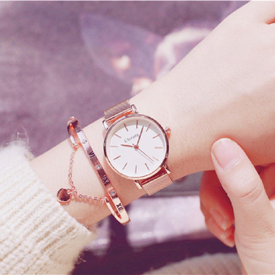 Γυναικείο ρολόι με μεταλλικό λουράκι και επιγραφή