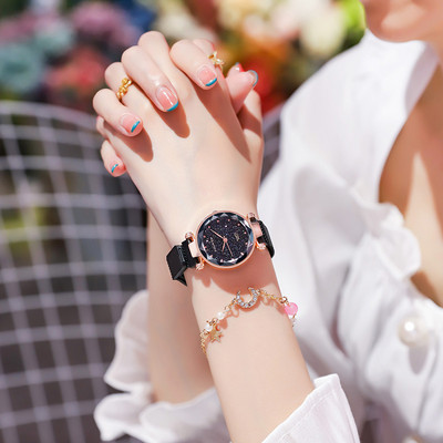 Γυναικείο ρολόι με μεταλλικό λουράκι και επιγραφή