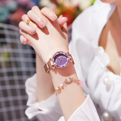 Γυναικείο ρολόι με μεταλλικό λουράκι και επιγραφή