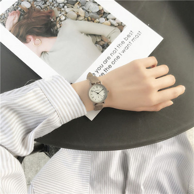 Νέο μοντέλο γυναικείο ρολόι - με δερμάτινο λουράκι