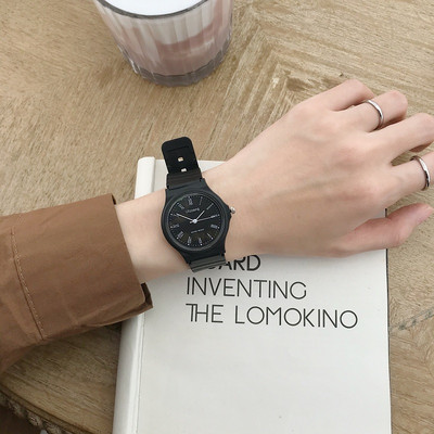 Ρολόι για άνδρες και γυναίκες με καουτσούκ, μαύρο λουράκι και στρογγυλή πλάκα