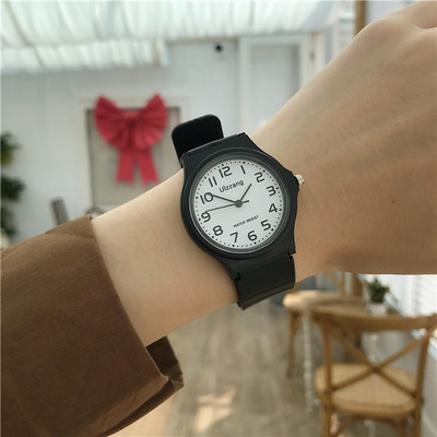 Ρολόι για άνδρες και γυναίκες με καουτσούκ, μαύρο λουράκι και στρογγυλή πλάκα