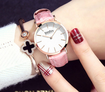 Μοντέρνο ρολόι με οικολογικό δέρμα ή λουράκι από ανοξείδωτο ατσάλι