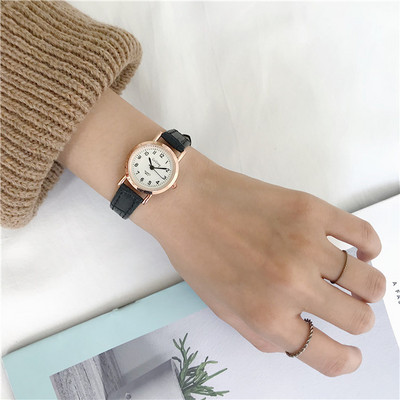 Μοντέρνο ρολόι με οικολογικό δέρμα ή λουράκι από ανοξείδωτο ατσάλι