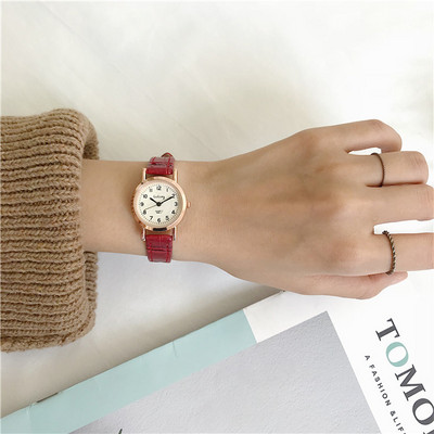 Μοντέρνο ρολόι με οικολογικό δέρμα ή λουράκι από ανοξείδωτο ατσάλι