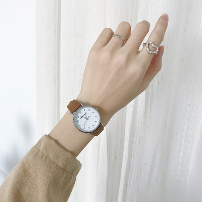 Μοντέρνο ρολόι με οικολογικό δέρμα ή λουράκι από ανοξείδωτο ατσάλι