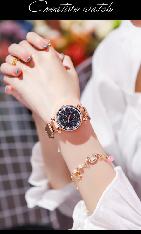 Елегантен дамски часовник с метална  каишка 