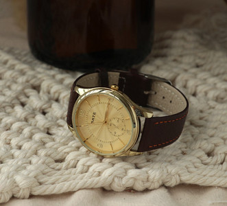 Νέο μοντέλο ρολόι με δερμάτινο λουράκι για γυναίκες