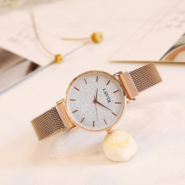 Дамски  часовник с метална каишка