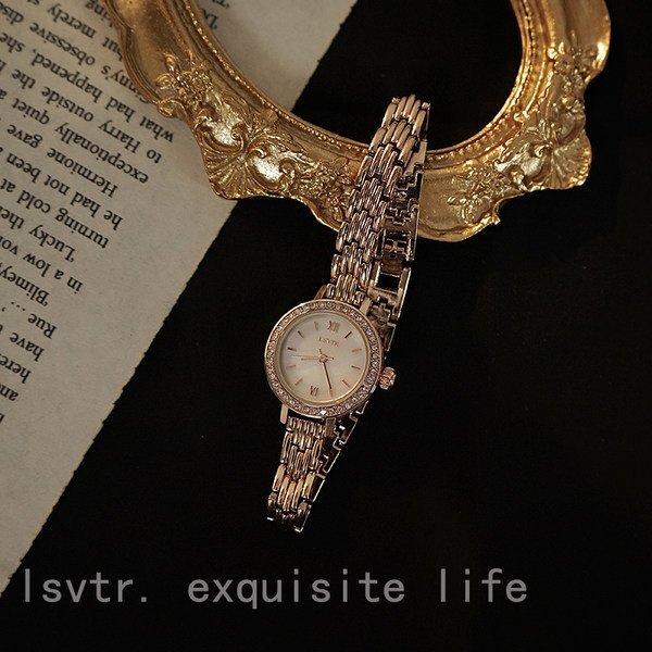 Γυναικείο μεταλλικό ρολόι με πέτρες