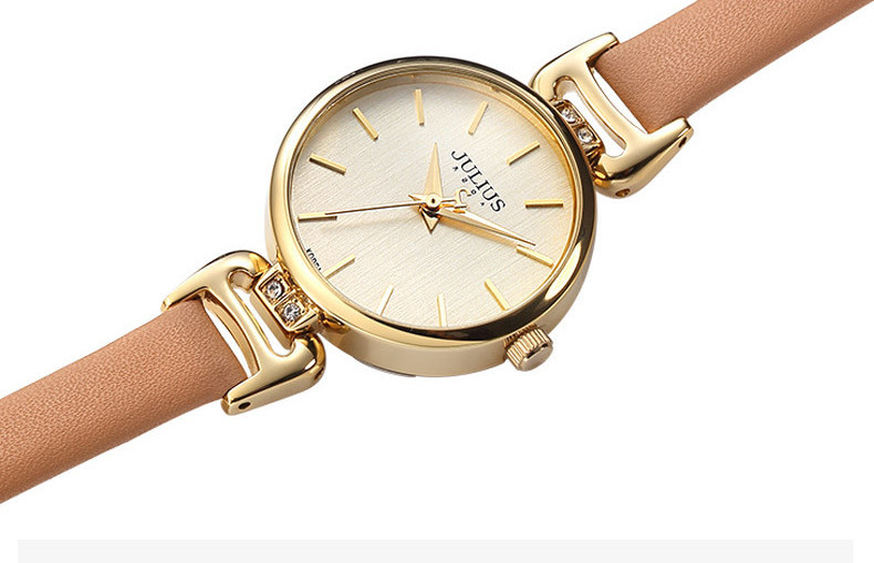 Γυναικείο ρολόι με δερμάτινο λουράκι - στρογγυλό σχήμα και διακοσμητικές πέτρες