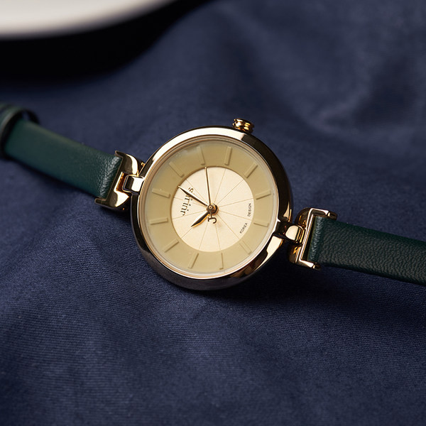 Нов модел дамски часовник с тънка каишка от еко кожа