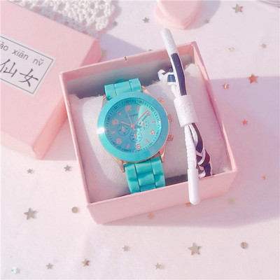 Γυναικείο ρολόι με λουράκι από καουτσούκ και στρογγυλή θήκη