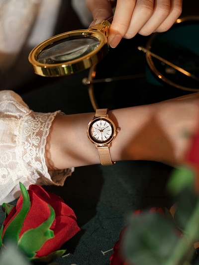 Νέο μοντέλο γυναικείο ρολόι  με στρογγυλό σχήμα σε τρία χρώματα