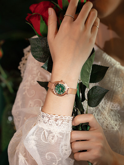 Νέο μοντέλο γυναικείο ρολόι  με στρογγυλό σχήμα σε τρία χρώματα