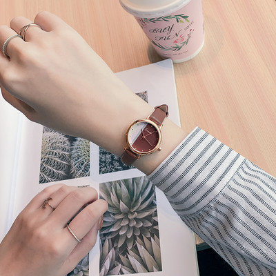 Γυναικείο οβάλ ρολόι με δερμάτινο λουράκι