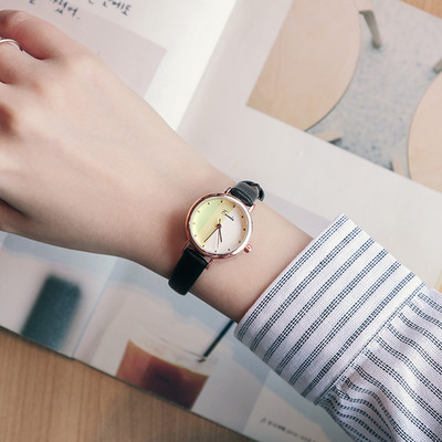 Γυναικείο οβάλ ρολόι με δερμάτινο λουράκι