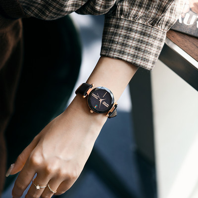 Γυναικείο κομψό ρολόι με στρογγυλό καντράν