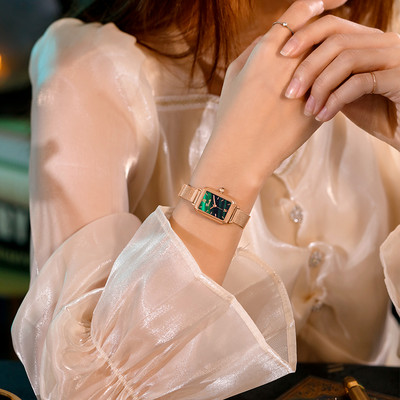Дамски модерен часовник с кожена каишка - няколко цвята