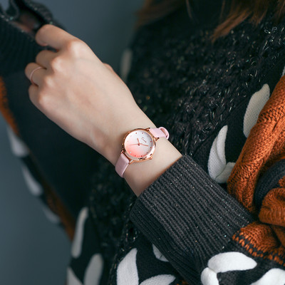 Γυναικείο ρολόι με στρογγυλό δερμάτινο λουράκι