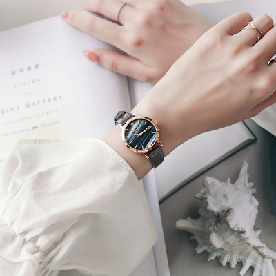 Καθημερινό γυναικείο ρολόι  με δερμάτινο λουράκι