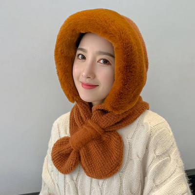 Μοντέρνο γυναικείο πλεκτό καπέλο με πούπουλο