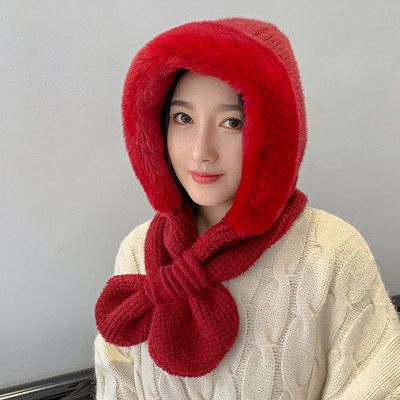 Μοντέρνο γυναικείο πλεκτό καπέλο με πούπουλο