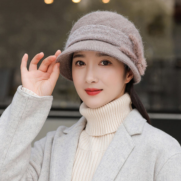 Jesensko-zimska pletena kapa sa šilterom