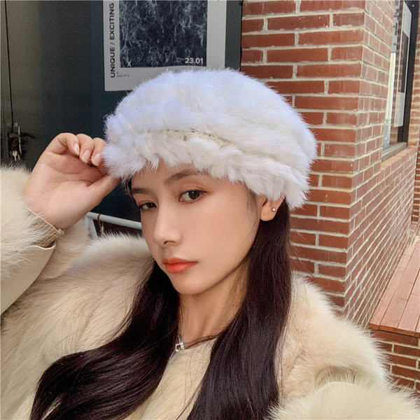 Дамска есенно-зимна пухена шапка тип барета