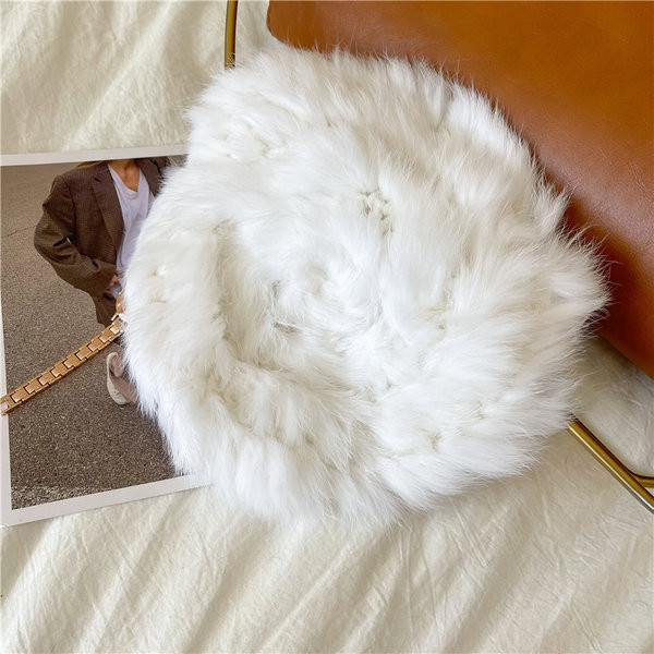 Дамска есенно-зимна пухена шапка тип барета