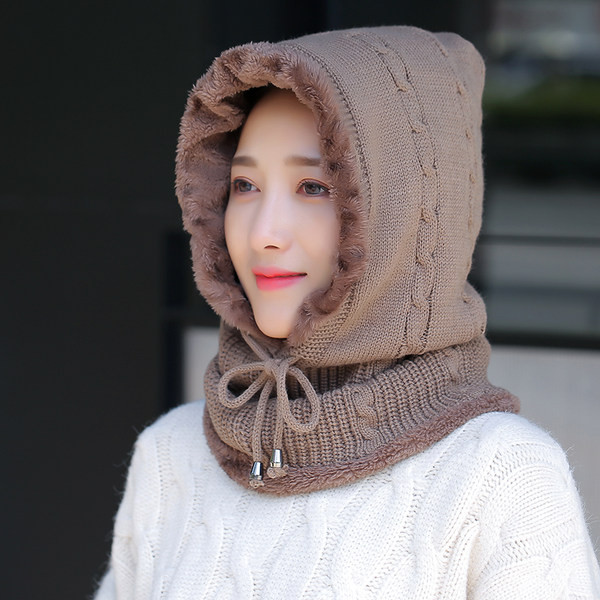 Γυναικείο χειμωνιάτικο καπέλο με πούπουλο και κορδόνια