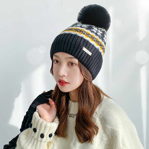 Γυναικείο χειμερινό καπέλο με επιγραφή  σε πολλά χρώματα